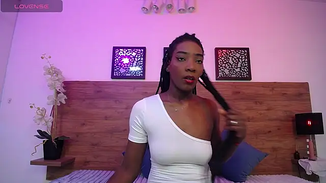 Snapshot of AlexandraCambell chatting on 09/23/25, 07:32 AlexandraCambell online show from 09/23/25, 07:32