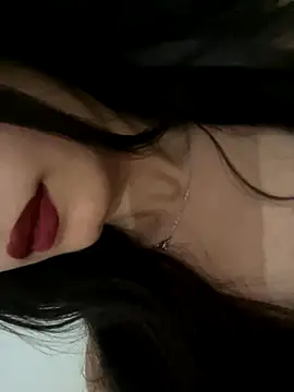 Snapshot of yaraline chatting on 10/30/25, 08:39 yaraline online show from 10/30/25, 08:39