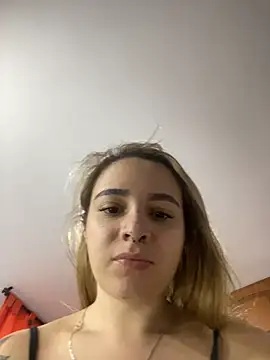 Snapshot of karla-thomsom10 chatting on 02/19/26, 10:18 karla-thomsom10 online show from 02/19/26, 10:18