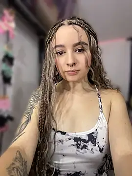 karla-thomsom10 online show from 04/17/26, 08:22