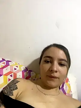 karla-thomsom10 online show from 11/28/25, 05:35