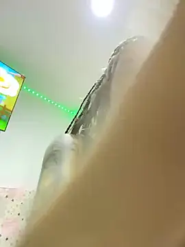 karla-thomsom10 online show from 04/15/26, 06:34