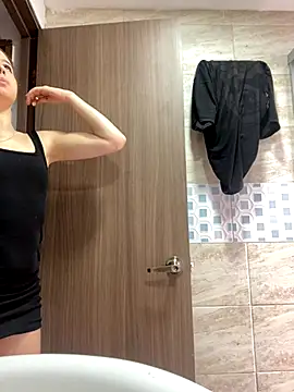 karla-thomsom10 online show from 10/11/25, 07:37