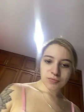 Snapshot of karla-thomsom10 chatting on 02/05/26, 09:54 karla-thomsom10 online show from 02/05/26, 09:54