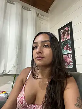 Snapshot of hannahhotwife chatting on 03/20/26, 07:26 hannahhotwife online show from 03/20/26, 07:26