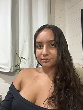 Snapshot of hannahhotwife chatting on 04/15/26, 01:11 hannahhotwife online show from 04/15/26, 01:11