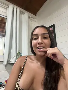 Snapshot of hannahhotwife chatting on 04/06/26, 07:59 hannahhotwife online show from 04/06/26, 07:59