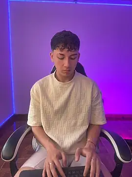 Snapshot of Casper___kyy chatting on 11/15/25, 07:07 Casper kyy online show from 11/15/25, 07:07