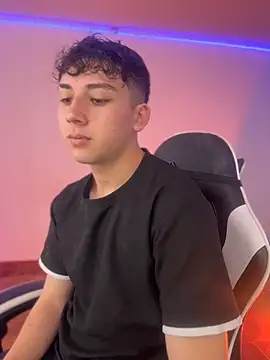 Snapshot of Casper___kyy chatting on 11/20/25, 04:18 Casper kyy online show from 11/20/25, 04:18