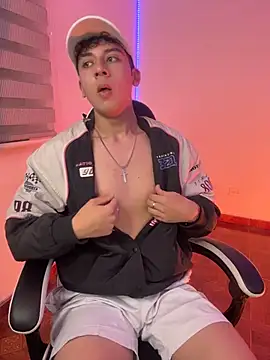 Snapshot of Casper___kyy chatting on 10/27/25, 11:27 Casper kyy online show from 10/27/25, 11:27