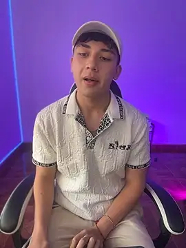 Snapshot of Casper___kyy chatting on 11/29/25, 06:41 Casper kyy online show from 11/29/25, 06:41