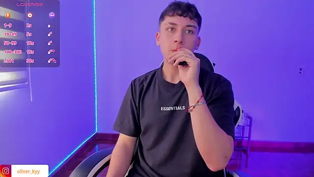 Snapshot of Casper___kyy chatting on 12/22/25, 06:08 Casper kyy online show from 12/22/25, 06:08