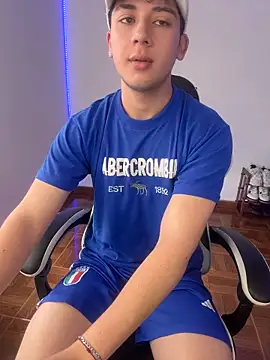 Snapshot of Casper___kyy chatting on 10/30/25, 04:37 Casper kyy online show from 10/30/25, 04:37