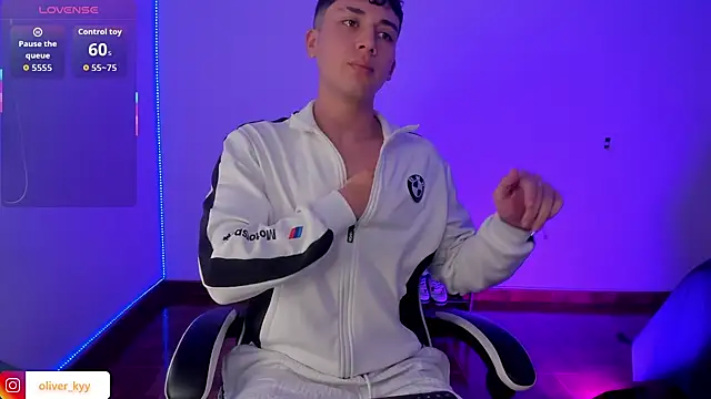 Snapshot of Casper___kyy chatting on 01/13/26, 06:23 Casper kyy online show from 01/13/26, 06:23