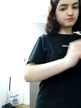 Snapshot of abrilour chatting on 10/02/25, 11:41 abrilour online show from 10/02/25, 11:41