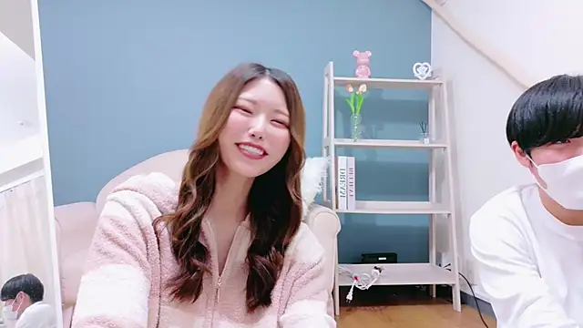 Snapshot of Reto-sama chatting on 11/15/25, 01:04 Reto-sama online show from 11/15/25, 01:04