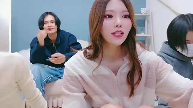 Snapshot of Reto-sama chatting on 11/26/25, 01:44 Reto-sama online show from 11/26/25, 01:44