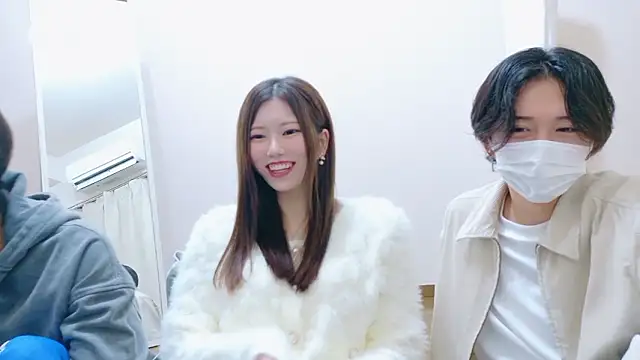 Snapshot of Reto-sama chatting on 10/25/25, 01:12 Reto-sama online show from 10/25/25, 01:12