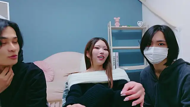 Snapshot of Reto-sama chatting on 11/27/25, 01:22 Reto-sama online show from 11/27/25, 01:22