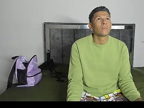 Snapshot of lindoshot_sexlove chatting on 09/21/25, 03:33 lindoshot sexlove online show from 09/21/25, 03:33
