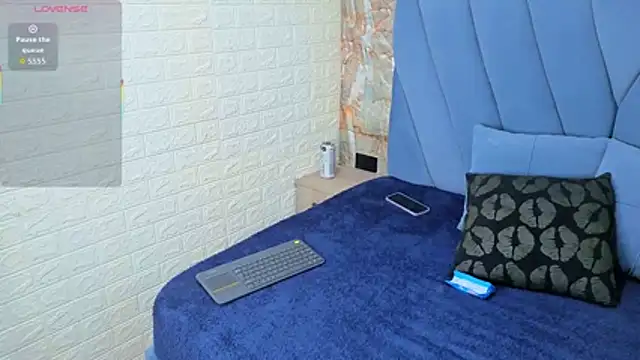 angel  red  online show from 11/29/25, 03:50