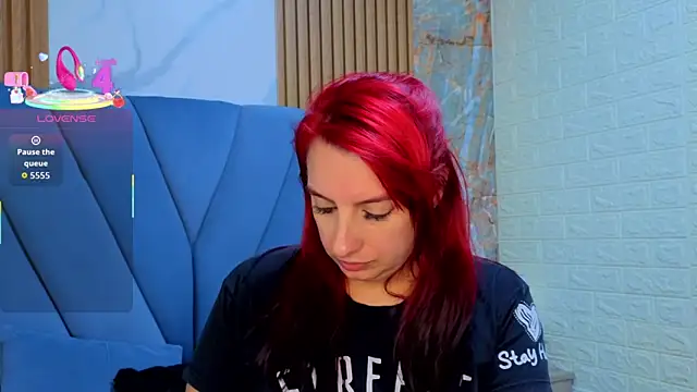 Snapshot of angel__red_ chatting on 09/24/25, 02:40 angel red online show from 09/24/25, 02:40