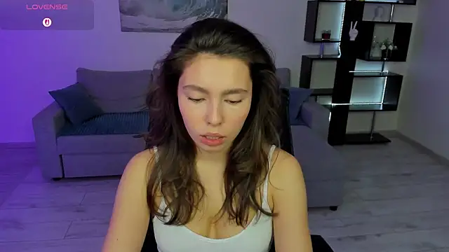 LounaDivine online show from 11/18/25, 05:44