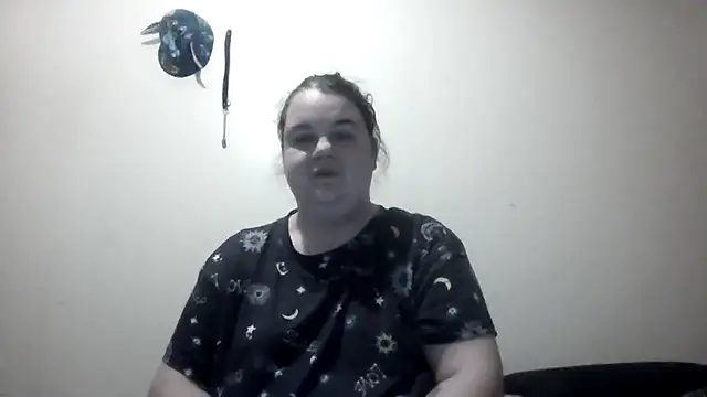Snapshot of LittleBunny3 chatting on 12/19/25, 11:29 LittleBunny3 online show from 12/19/25, 11:29
