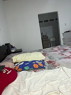 Snapshot of Mariana_cooper_07 chatting on 10/21/25, 01:05 Mariana cooper 07 online show from 10/21/25, 01:05