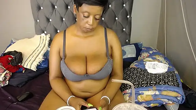 BIG BOOBSxXxX online show from 04/16/26, 08:53