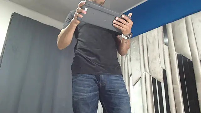 Snapshot of Morganandmegan chatting on 11/13/25, 11:25 Morganandmegan online show from 11/13/25, 11:25