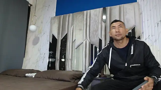 Snapshot of Morganandmegan chatting on 11/10/25, 11:15 Morganandmegan online show from 11/10/25, 11:15