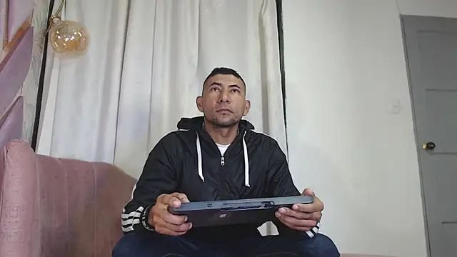 Snapshot of Morganandmegan chatting on 09/18/25, 11:13 Morganandmegan online show from 09/18/25, 11:13