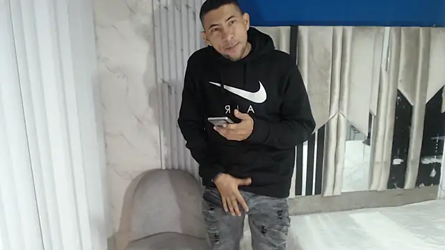 Snapshot of Morganandmegan chatting on 11/26/25, 11:10 Morganandmegan online show from 11/26/25, 11:10