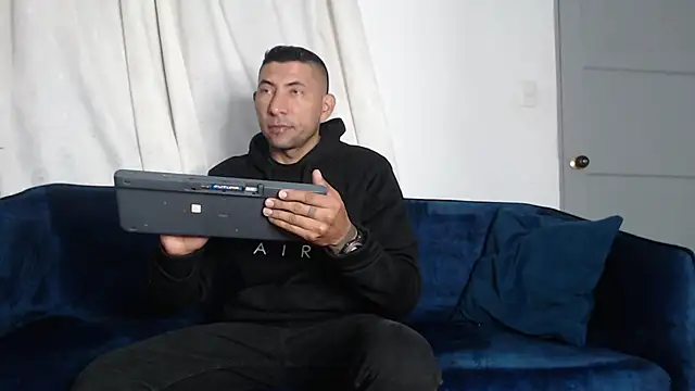 Snapshot of Morganandmegan chatting on 10/28/25, 11:20 Morganandmegan online show from 10/28/25, 11:20