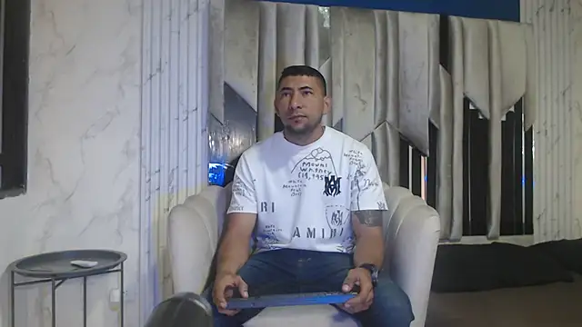 Snapshot of Morganandmegan chatting on 10/06/25, 11:22 Morganandmegan online show from 10/06/25, 11:22