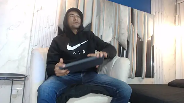 Snapshot of Morganandmegan chatting on 10/15/25, 11:07 Morganandmegan online show from 10/15/25, 11:07