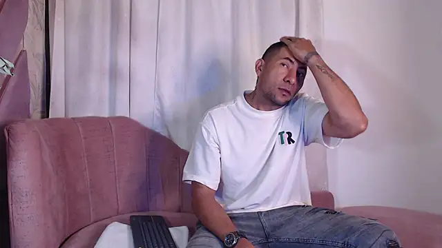 Snapshot of Morganandmegan chatting on 09/17/25, 11:01 Morganandmegan online show from 09/17/25, 11:01