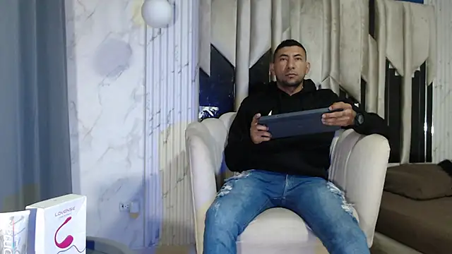 Snapshot of Morganandmegan chatting on 11/04/25, 11:25 Morganandmegan online show from 11/04/25, 11:25