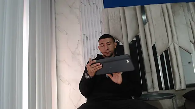 Snapshot of Morganandmegan chatting on 12/05/25, 12:15 Morganandmegan online show from 12/05/25, 12:15