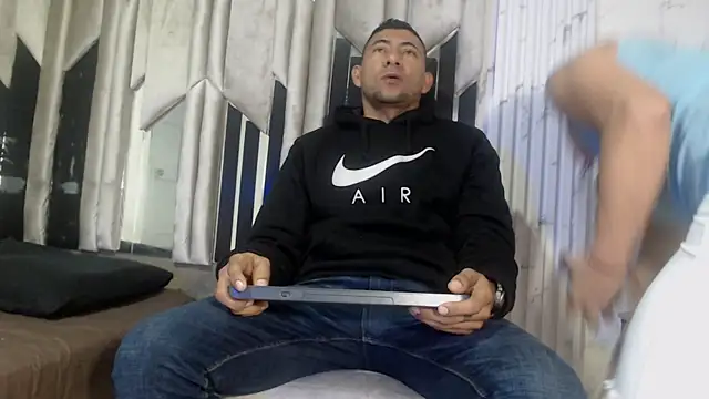 Snapshot of Morganandmegan chatting on 11/18/25, 11:13 Morganandmegan online show from 11/18/25, 11:13