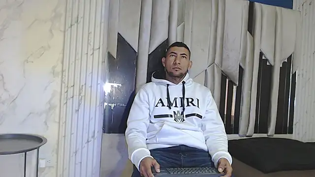 Snapshot of Morganandmegan chatting on 10/13/25, 11:34 Morganandmegan online show from 10/13/25, 11:34