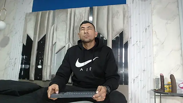 Snapshot of Morganandmegan chatting on 11/15/25, 11:25 Morganandmegan online show from 11/15/25, 11:25