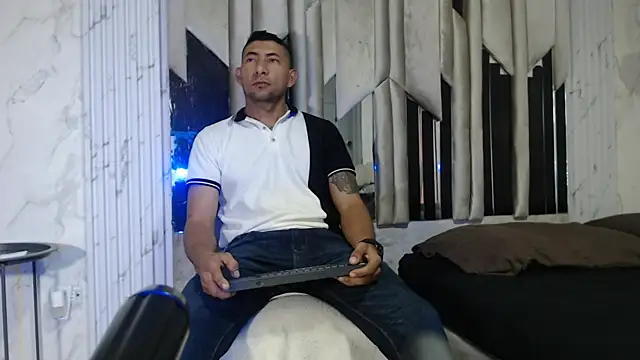 Snapshot of Morganandmegan chatting on 10/24/25, 11:20 Morganandmegan online show from 10/24/25, 11:20