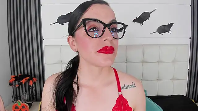 IsisNoir online show from 10/23/25, 07:34