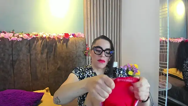 IsisNoir online show from 05/21/26, 12:35