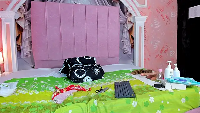 Snapshot of mishell_lovely chatting on 11/07/25, 01:21 mishell lovely online show from 11/07/25, 01:21