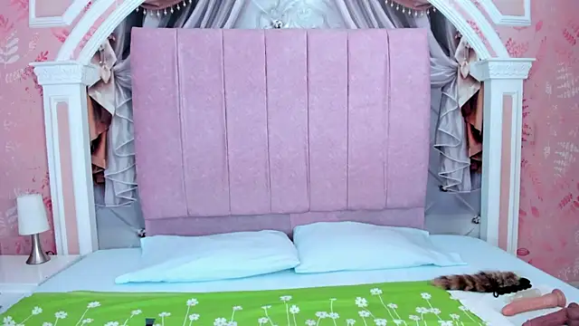 Snapshot of mishell_lovely chatting on 11/12/25, 01:26 mishell lovely online show from 11/12/25, 01:26