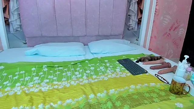 Snapshot of mishell_lovely chatting on 11/13/25, 03:27 mishell lovely online show from 11/13/25, 03:27