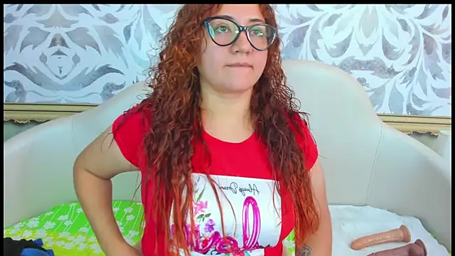 Snapshot of mishell_lovely chatting on 12/14/25, 01:17 mishell lovely online show from 12/14/25, 01:17